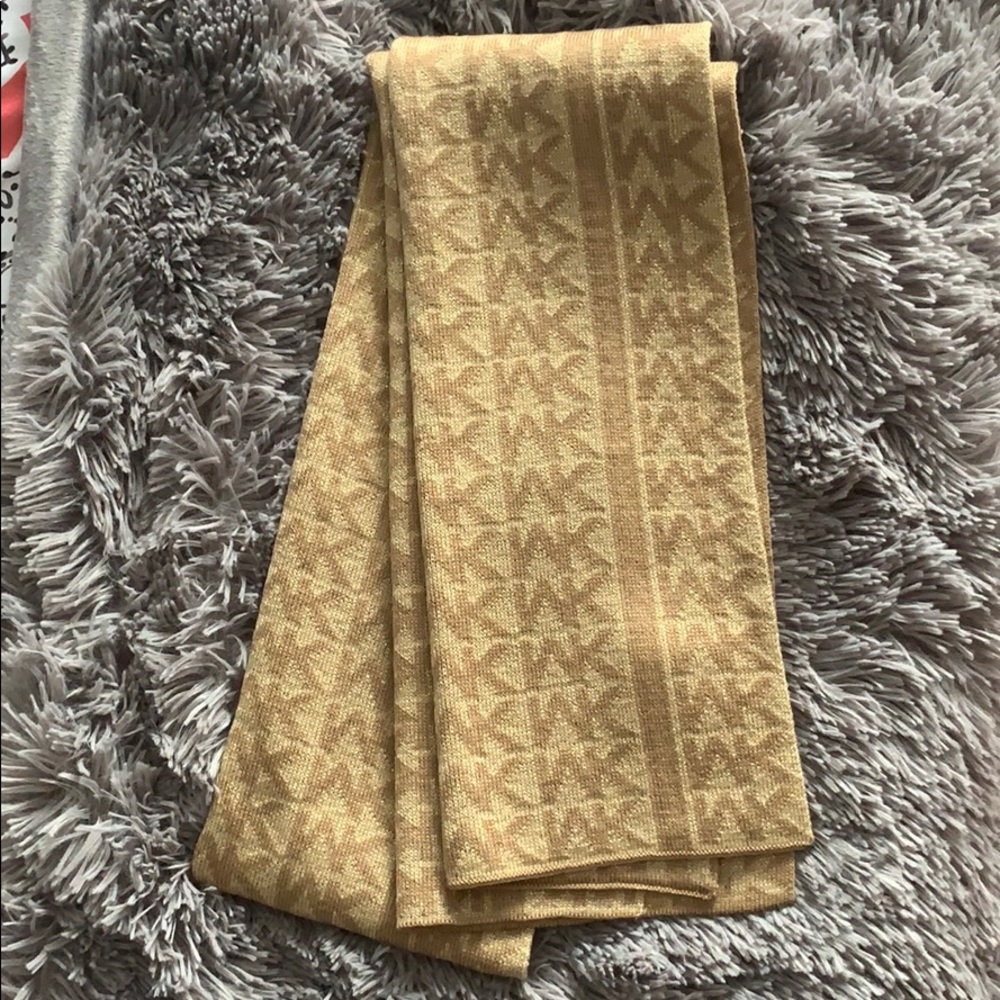 Michael Kors Scarf + SH